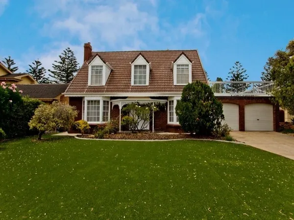 Property buyer's agent making informed decisions